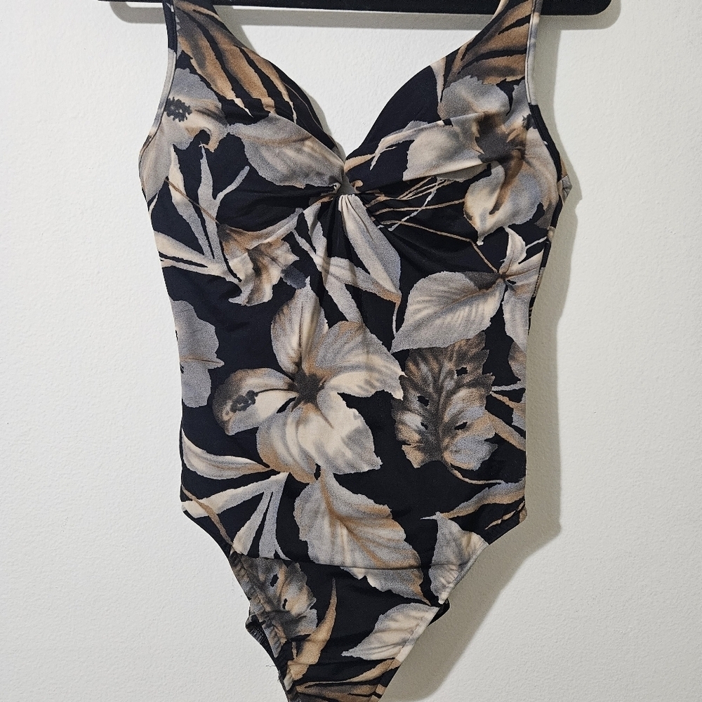Miraclesuit Floral Bathing Suit - Picture 5 of 9